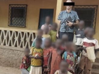 P. Luk Delft in der Zentralafrikanischen Republik, wo er sich trotz Kontaktverbots bevorzugt mit Kindern umgab.