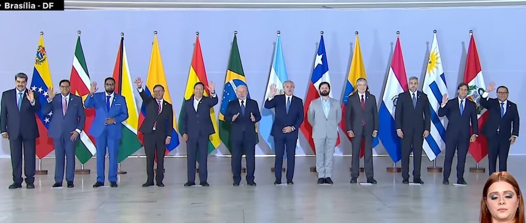 Gestern trafen sich die zwölf südamerikanischen Staats- und Regierungschefs auf Einladung von Lula da Silva in Brasilien. Heute will das brasilianische Staatsoberhaupt mit seinem Freund Papst Franziskus telefonieren.