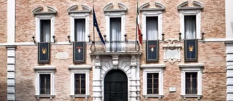 Palazzo Campana in Osimo (Marken), genauer dessen unterirdischer Bereich, spielt für Freimaurer und Neo-Templer eine Rolle.