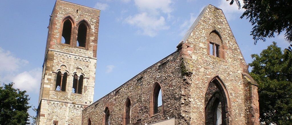 Die Ruine der St.-Christoph-Kirche in Mainz sollte eine Mahnung sein und spiegelt, so das Empfinden nicht weniger, die Lage der Kirche heute wider. (Die Kirche wurde in zwei Angriffen 1942 und 1945 von der britischen Luftwaffe zerstört.)