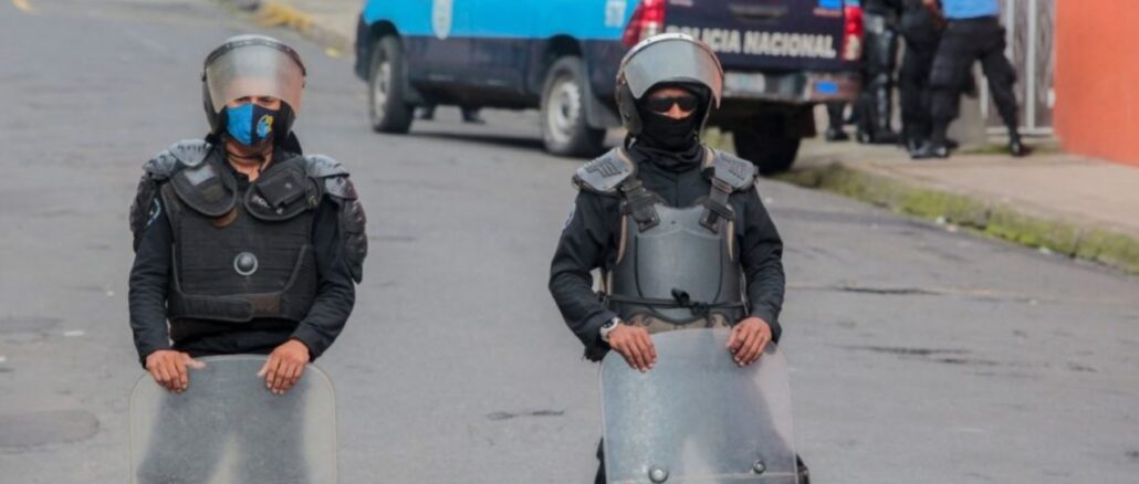 Die Sandinisten gehen immer radikaler gegen die Kirche in Nicaragua vor. Ihr bewaffneter Arm ist dabei die Nationalpolizei.