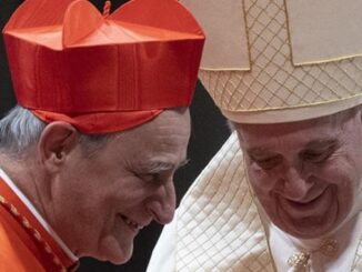 Papst Franziskus mit Kardinal Zuppi, dessen nächstes Reiseziel China sein soll.
