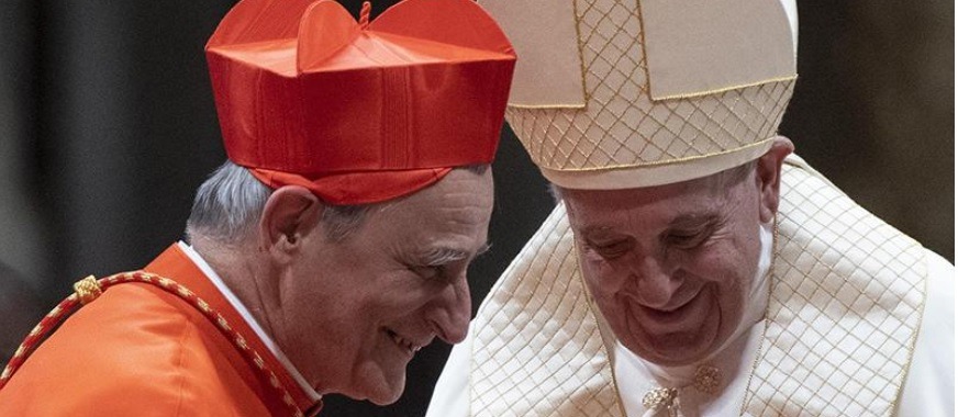 Papst Franziskus mit Kardinal Zuppi, dessen nächstes Reiseziel China sein soll.