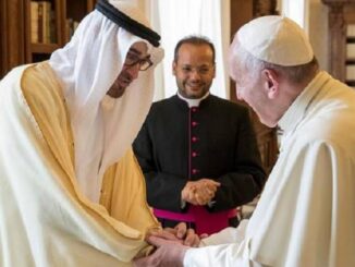 Papst Franziskus mit Kronprinz Muhammad bin Zayed von Abu Dhabi, dem Staatspräsidenten der Vereinigten Arabischen Emirate