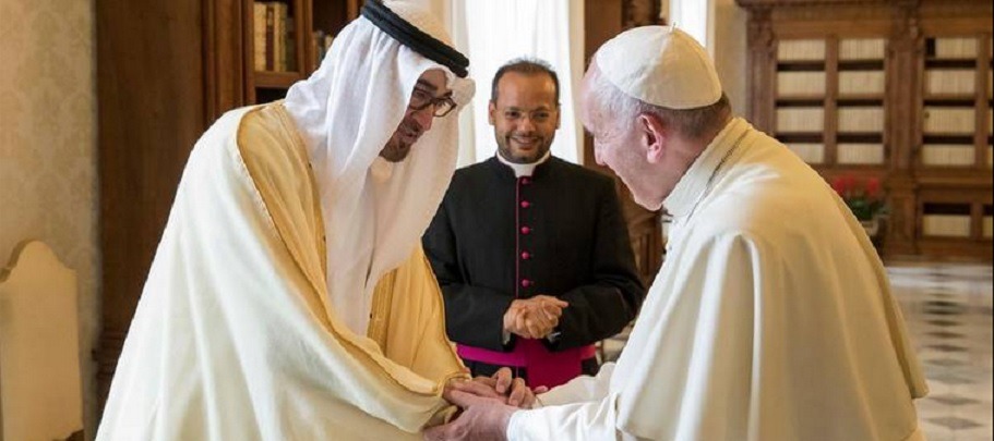 Papst Franziskus mit Kronprinz Muhammad bin Zayed von Abu Dhabi, dem Staatspräsidenten der Vereinigten Arabischen Emirate