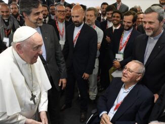 Papst Franziskus mit Jesuiten in Portugal