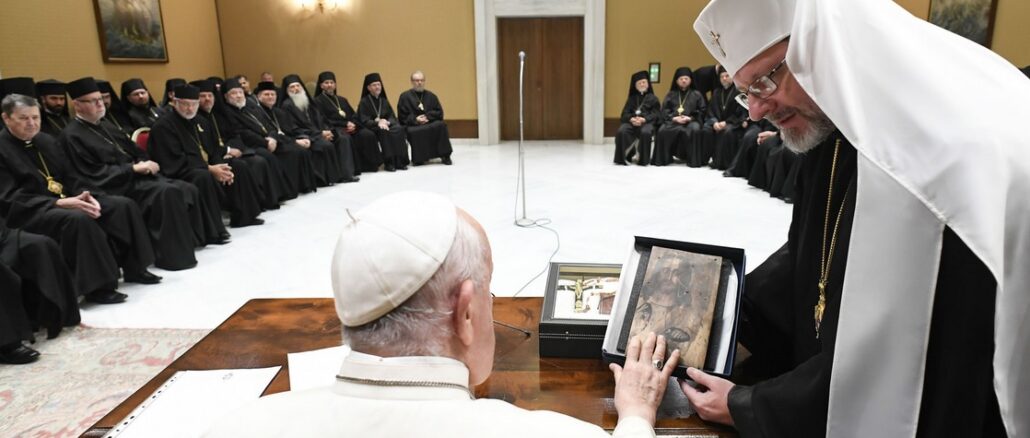 Papst Franziskus mit Großerzbischof Swjatoslaw Schewtschuk und den Bischöfen der ukrainischen griechisch-katholischen Kirche