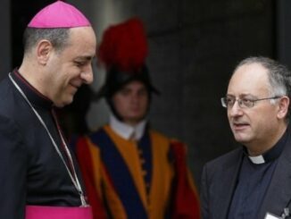 Erzbischof und künftiger Kardinal Víctor Manuel Fernández und Antonio Spadaro SJ, zwei Papolatoren des derzeitigen Pontifikats