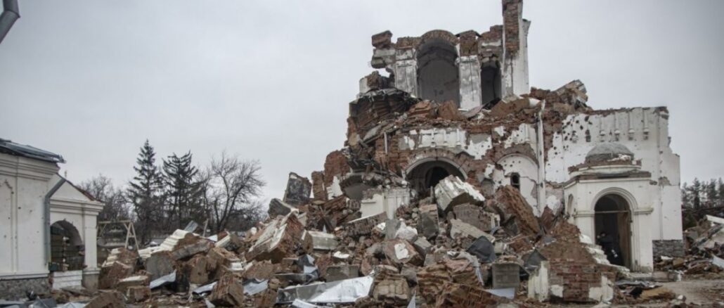 Zerstörte orthodoxe Kirche in Dolyna bei Kramatorsk
