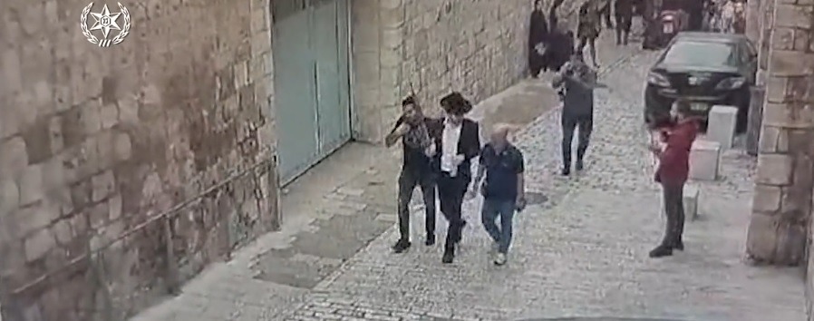 Nachdem das Video verbreitet worden war, das ultraorthodoxe Juden zeigt, wie sie vor dem Kreuz und Christen ausspucken, wurden fünf Juden festgenommen.