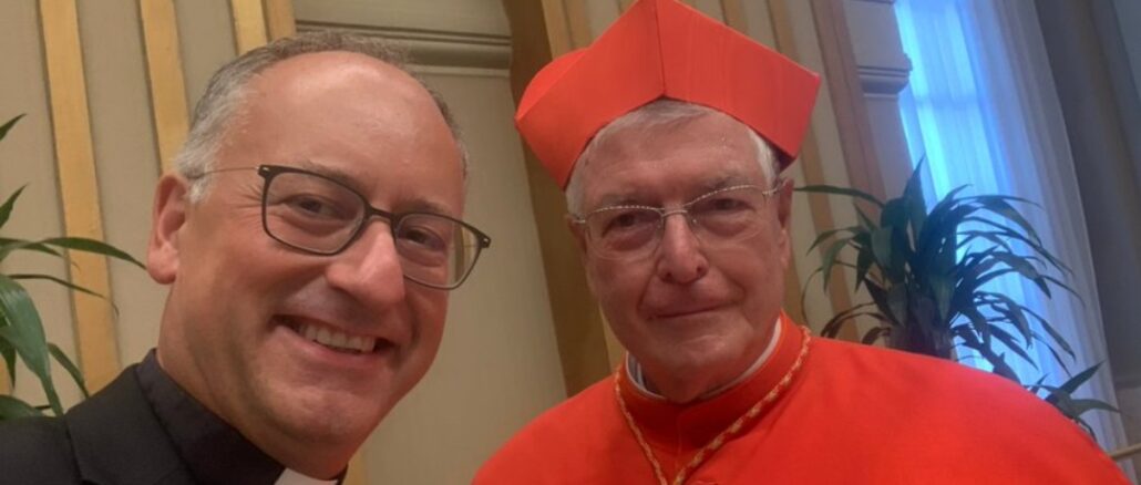 Kardinal Gianfranco Ghirlanda mit Pater Antonio Spadaro, Chefredakteur der römischen Jesuitenzeitschrift La Civiltà Cattolica. Beide Jesuiten gehören zum engsten Vertrautenkreis von Papst Franziskus.