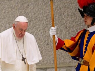 Franziskus, der "demütige" Papst, der sich zum Papstkönig und Diktatorpapst aufschwingt