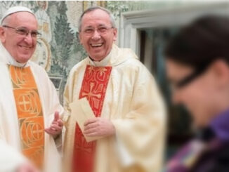 Papst Franziskus mit Marko Ivan Rupnik. Wann beginnt das kirchenrechtliche Mißbrauchsverfahren gegen den ehemaligen Jesuiten?