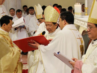 Gestern fand innerhalb weniger Tage die zweite Bischofsweihe in der Volksrepublik China statt. Die Mitwirkung des Papstes besteht darin, daß er, vor vollendete Tatsachen gestellt, nachträglich zustimmt.