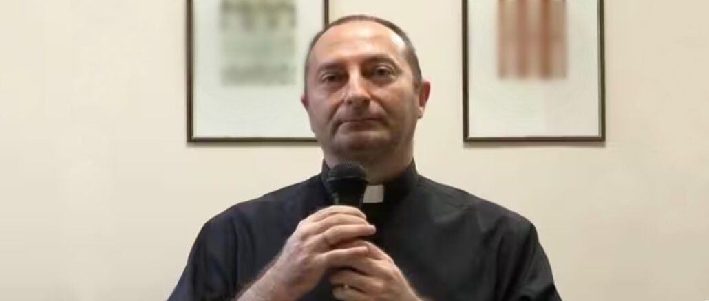 Don Ramon Guidetti, Pfarrer in der Toskana, wurde nach einer Predigt zum ersten Jahrtag von Benedikt XVI. exkommuniziert.