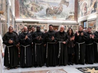 Franziskus empfing am Montag eine Delegation des Studium Biblicum Franciscanum aus Jerusalem und beanstandete, daß es in Rom "zu viele" kirchliche Universitäten gebe.
