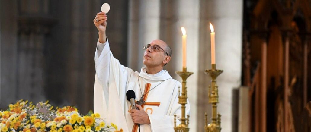 Victor Manuel "Tucho" Fernández, als Erzbischof von La Plata (2018–2023): Wandlung mit Mikrophon