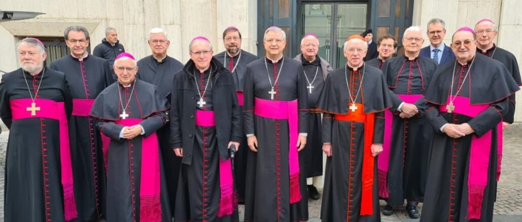 Belgiens Bischöfe bei ihrem Ad-limina-Besuch 2022 in Rom. Damals begann ein offenkundiges Zusammenspiel mit Santa Marta, das nun in die zweite und dritte Runde geht.