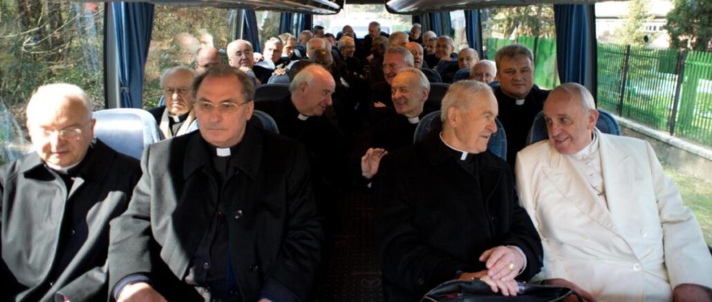 Papst Franziskus auf dem Weg zu Fastenexerzitien in Ariccia (Archivbild)