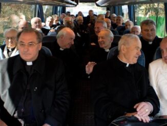 Papst Franziskus auf dem Weg zu Fastenexerzitien in Ariccia (Archivbild)