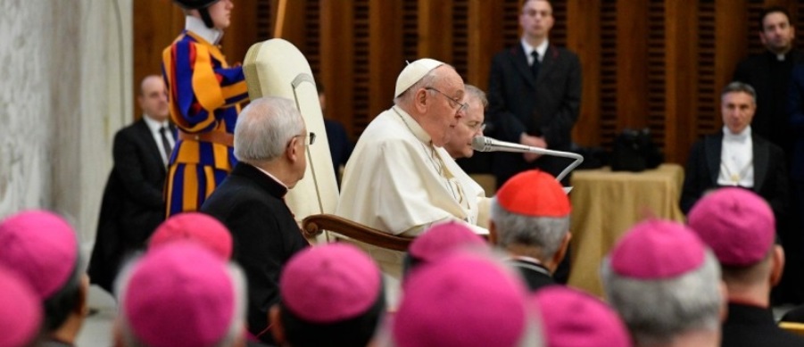 Papst Franziskus bei seiner Ansprache an die Teilnehmer der Tagung über die ständige Priesterweiterbildung am 8. Februar