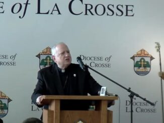Bischof Callahan verabschiedete sich gestern auf einer Pressekonferenz der Diözese La Crosse
