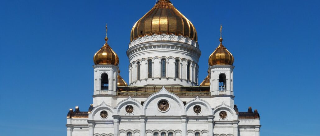 Die russisch-orthodoxe Kirche nennt Fiducia supplicans eine "radikale Neuerung", die sie entschieden als Abkehr von der göttlich offenbarten Morallehre verurteilt