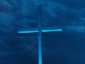 Das Blaue Kreuz von Trevignano über dem Braccianosee