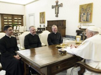 Der Generalobere der Petrusbruderschaft wurde mit zwei Mitbrüdern am 29. Februar von Papst Franziskus empfangen.