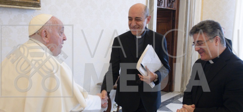 Gestern empfing Papst Franziskus den Glaubenspräfekten Kardinal Tucho Fernández und einen Sekretär des Glaubensdikasteriums, Msgr. Armando Matteo.