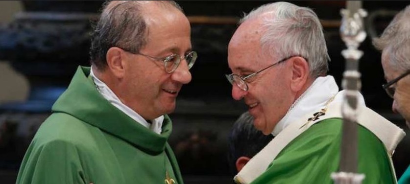 Erzbischof Bruno Forte, ein Vertrauter von Papst Franziskus, setzt in seiner Erzdiözese seit vier Jahren ein Verbot der Mundkommunion durch