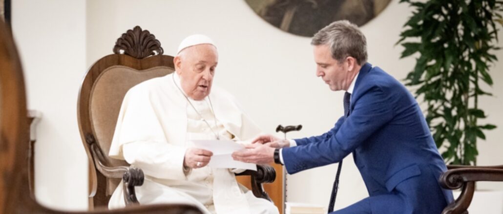 Papst Franziskus mit Javier Martínez-Brocal von ABC beim jüngsten Interview – mit interessanten Details und einem eigenwilligen Erinnerungsnarrativ