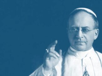 Pius XI. veröffentlichte zu Ostern 1937 drei Enzykliken, mit denen er jeweils Antwort auf eine der drei ernsthaften Herausforderungen jener Zeit gab, die jedoch bis zum heutigen Tag ihre Bedeutung behalten haben