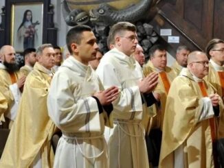 Römisch-katholische Diakonatsweihe in Lemberg. Wie viele der Priester und Diakone müssen ab dem 18. Mai an die Front, um mit der Waffe zu kämpfen?