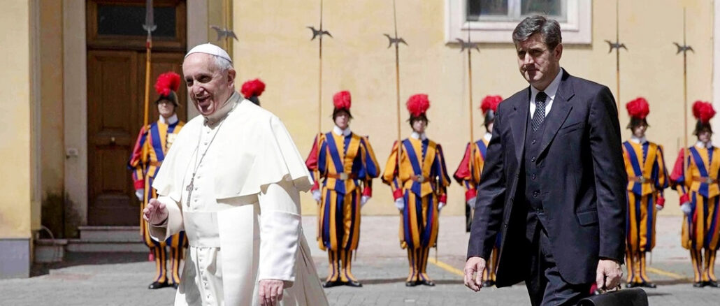 Nach zwölf Jahren wurde Sandro Mariotti, der erste Kammerdiener von Papst Franziskus, auf einen anderen Posten versetzt.