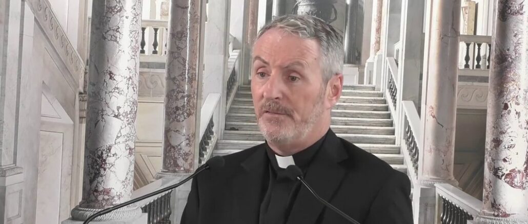 John Joseph Kennedy, Sekretär des Glaubensdikasteriums und Leiter der Disziplinarabteilung, sprach am 29. Mai bei einer Tagung über sexuellen Kindesmißbrauch in Rom