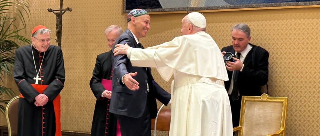 Papst Franziskus mit seinem Freund aus Argentinien Rabbi Sergio Bergman, der Vorsitzender der Weltunion des progressiven Judentums (WUPJ) ist.