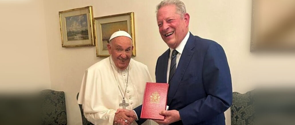 Al Gore wurde von Papst Franziskus in Audienz empfangen. Man lobte sich gegenseitig und erörterte Möglichkeiten, größeren Einfluß auf die öffentliche Meinung auszuüben, um die Öko-Religion durchzusetzen.
