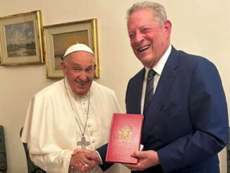 Al Gore wurde von Papst Franziskus in Audienz empfangen. Man lobte sich gegenseitig und erörterte Möglichkeiten, größeren Einfluß auf die öffentliche Meinung auszuüben, um die Öko-Religion durchzusetzen.