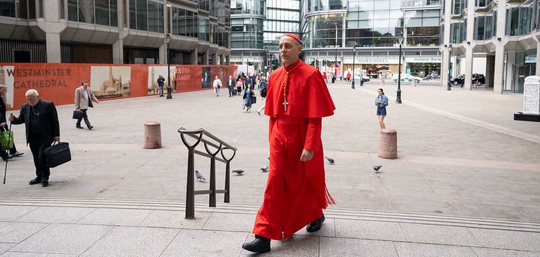 Kardinal Victor Manuel "Tucho" Fernandez am Samstag auf dem Weg in die Kathedrale von Westminster in London