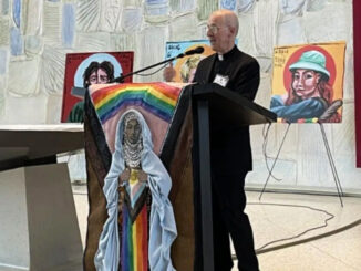 Der Papstvertraute James Martin SJ mit Homo-Madonna in einer Kirche in Ohio