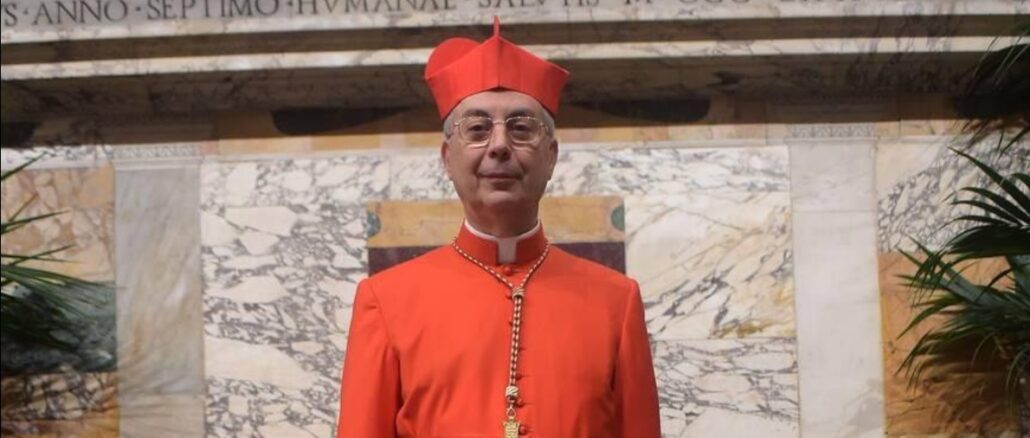 Kardinal Dominique Mamberti ist seit gestern der dienstälteste Kardinaldiakon unter den Papstwählern und wird der Welt den nächsten erwählten Papst verkünden