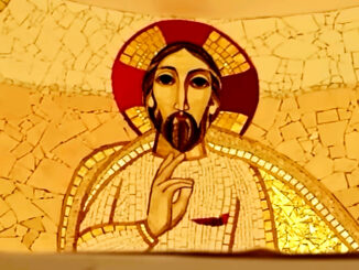 Rupnik-Mosaik mit Christus-Darstellung
