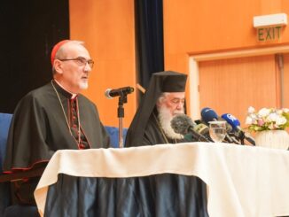 Kardinal Pizzaballa, Lateinischer Patriarch von Jerusalem, und der griechisch-orthodoxe Patriarch Theophilos III. prangerten heute im Rahmen einer Pressekonferenz das internationale Schweigen, von Medien und Politik, an zu ihrem mutigen Besuch im zerstörten Gaza-Stadt.