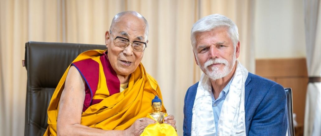 Petr Pavel, Tschechiens Staatspräsident, besuchte als "Privatperson" den Dalai Lama, was in Peking auf wenig Gegenliebe stieß