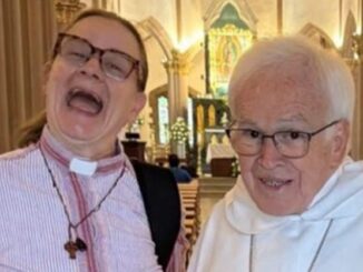 Bischof Vera López mit der anglikanischen Pastorin Emilie Smith