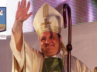 Msgr. Marcelo Colombo, Erzbischof von Mendoza und Vorsitzender der Argentinischen Bischofskonferenz, untersagt den Gläubigen die kniende Mundkommunion