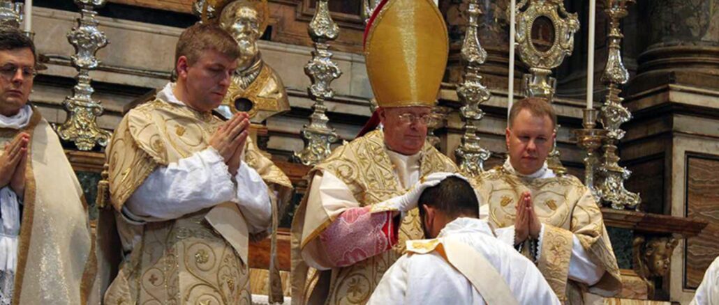 Im Bild: Msgr. Guido, der 2013 in Rom zwei Transalpine Redemptoristen und einen Petrusbruder zu Priestern weihte.