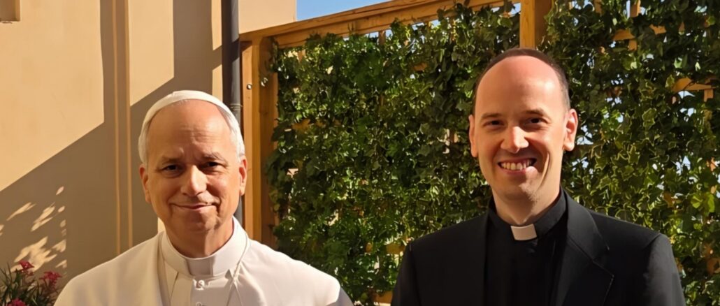 Papst Leo XIV. mit seinem neuen zweiten Sekretär Don Marco Billeri