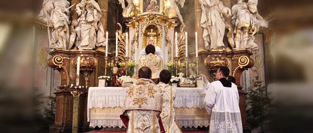 In mehreren US-Diözesen wird im Kampf gegen den überlieferten Römischen Ritus angezogen.